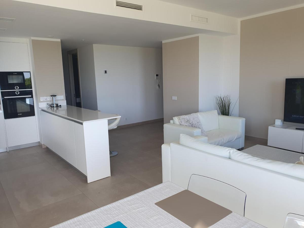 Luxury Beachfront Apartment With Pool, Sauna, Fitness And Gym In Province Malaga, Andalusia Mijas Kültér fotó