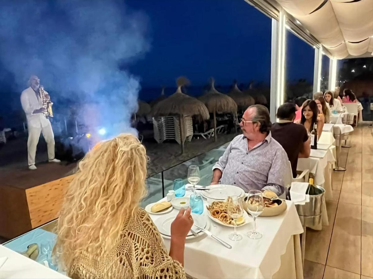 Luxury Beachfront Apartment With Pool, Sauna, Fitness And Gym In Province Malaga, Andalusia Mijas Kültér fotó